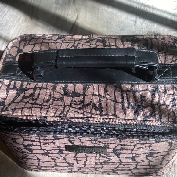 MISOOK Overnight Travel Case - Picture 3 of 9